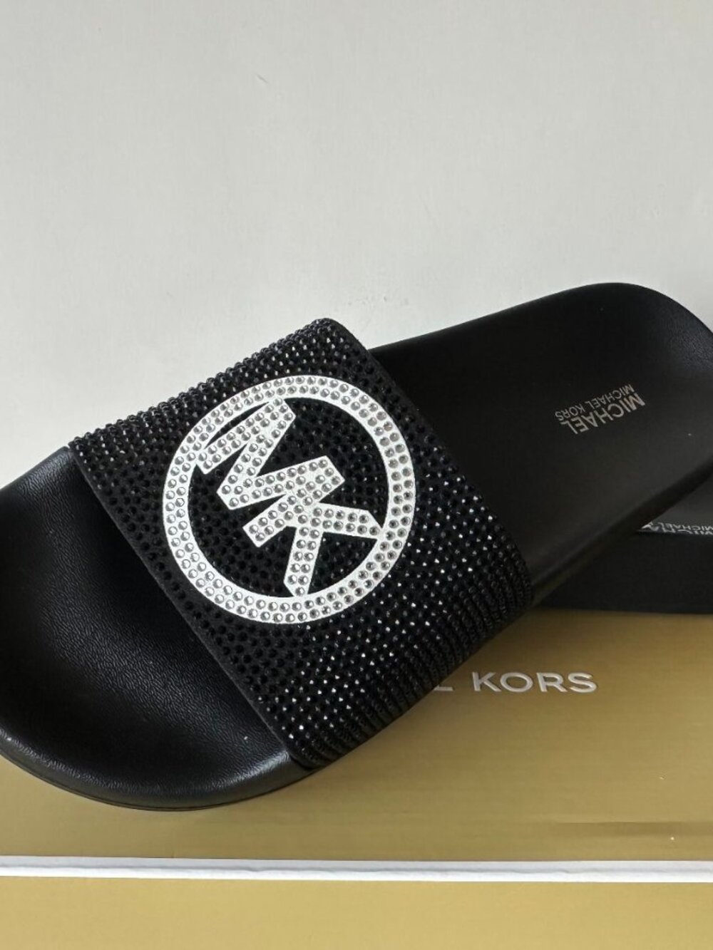NIB Michael Kors Gilmore Slide Sandals Black With Rhinestone Logo Size 7 - Picture 2 of 4